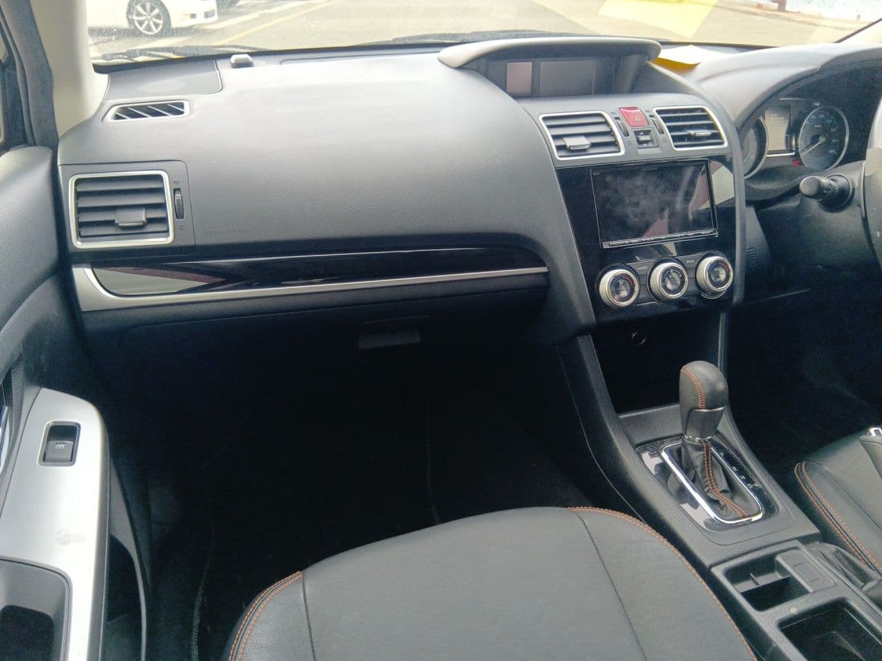 Vehicle SU00001256 large view 28