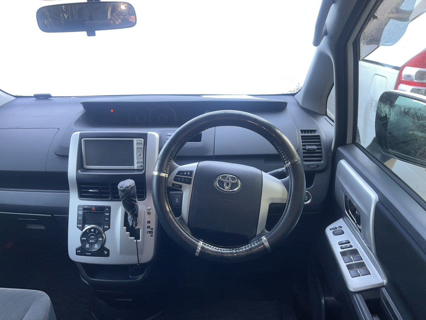 Vehicle SU00001242 large view 27