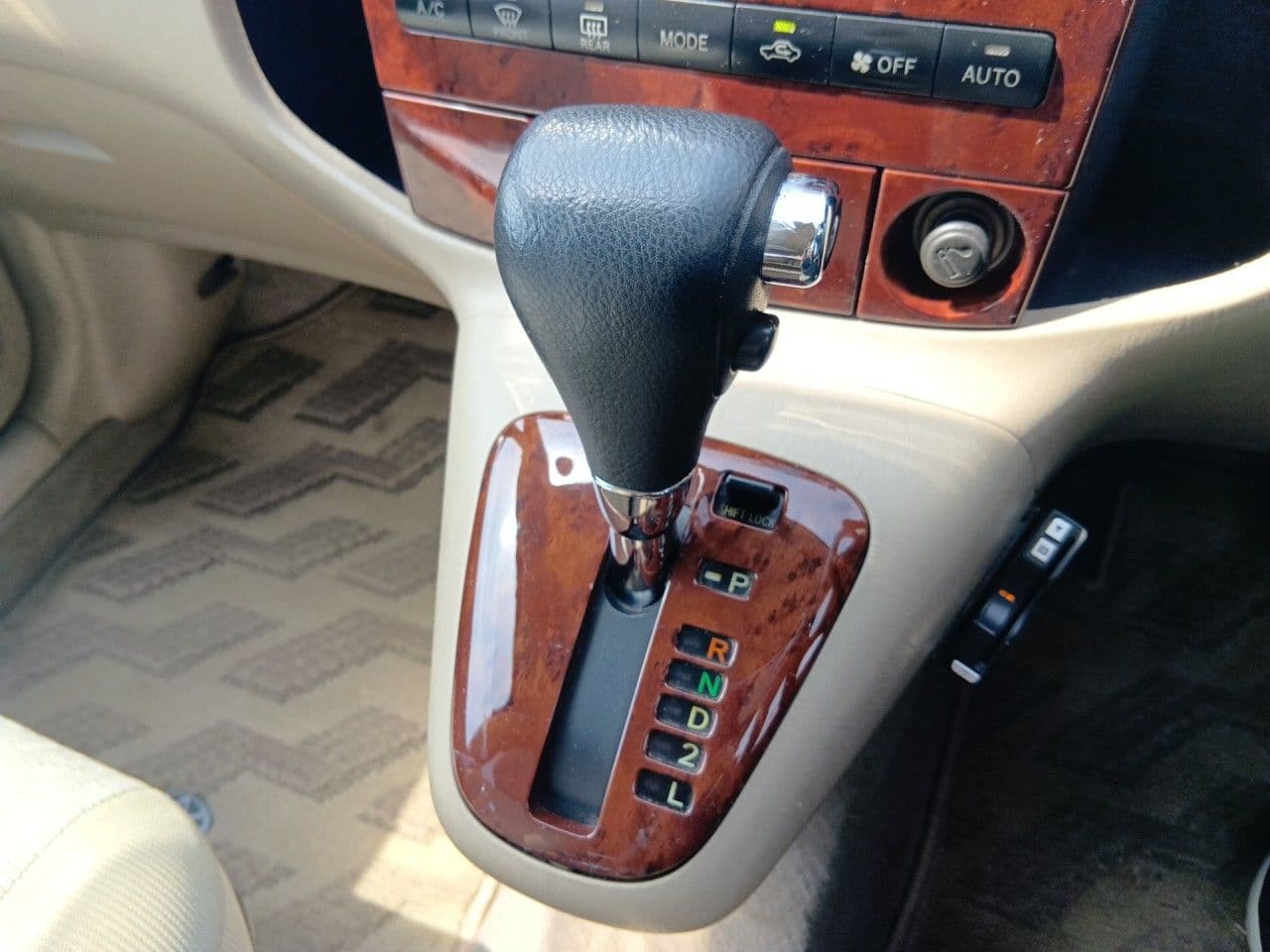 Vehicle SU00001379 large view 32