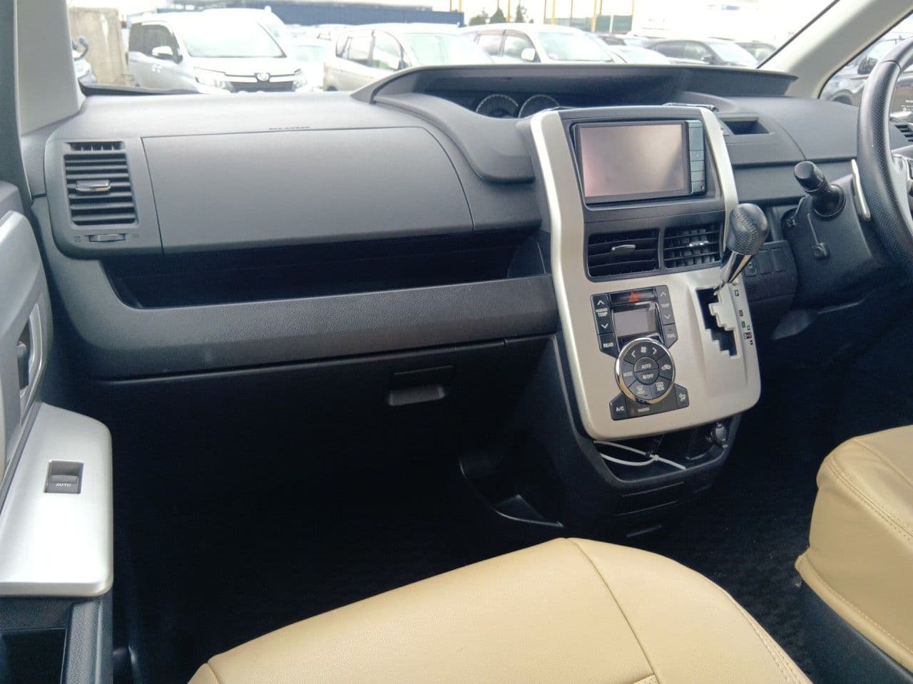 Vehicle SU00001381 large view 29